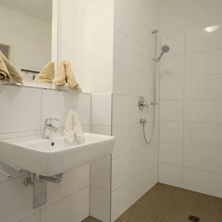 Direkt Am Mit Pool Und Sauna, Fusslaeufig Erreichbar, Barrierefrei 아파트 카페룬