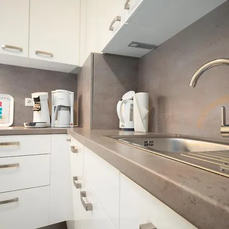 Direkt Am Mit Pool Und Sauna, Fusslaeufig Erreichbar, Barrierefrei 카페룬